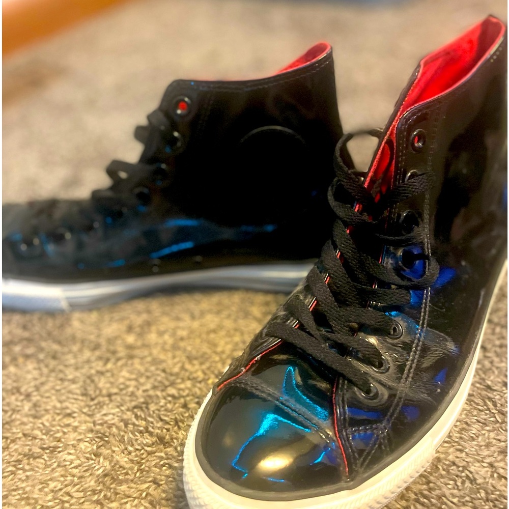 Converse Chuck Taylors Mens Black Patent Leather Hightops - Size 10 - Sneakers